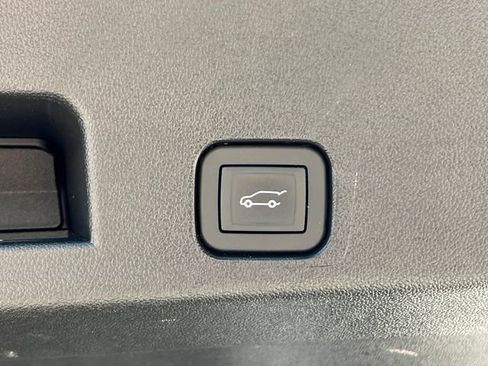 Used 2026 Chevrolet Traverse Z71 w/ LPO, Floor Liner Package AWD/4WD image 43