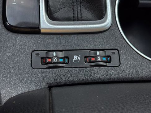 Used 2014 Toyota Highlander Limited image 23