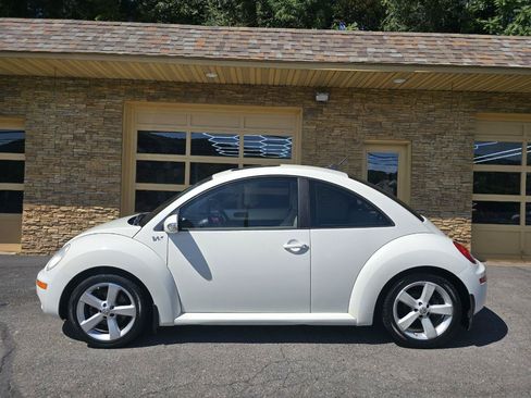 Used 2008 Volkswagen Beetle Triple White Edition FWD image 3