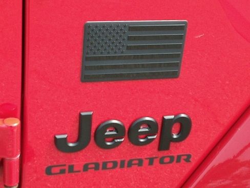 Used 2021 Jeep Gladiator Sport AWD/4WD image 29