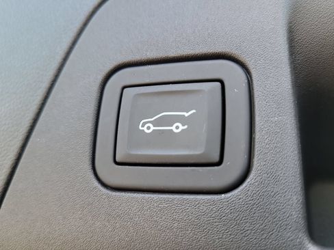 Used 2023 Buick Envision Avenir AWD/4WD image 9