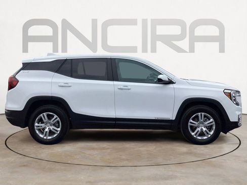 Used 2024 GMC Terrain SLE w/ LPO, Floor Liner Package image 15