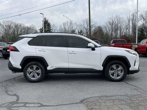 Used 2022 Toyota RAV4 XLE image 6