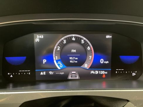 Used 2022 Volkswagen Tiguan SE R-Line image 18