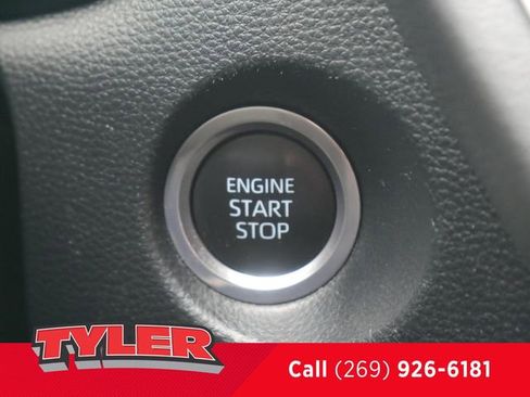 Used 2023 Toyota Corolla Cross XLE image 29