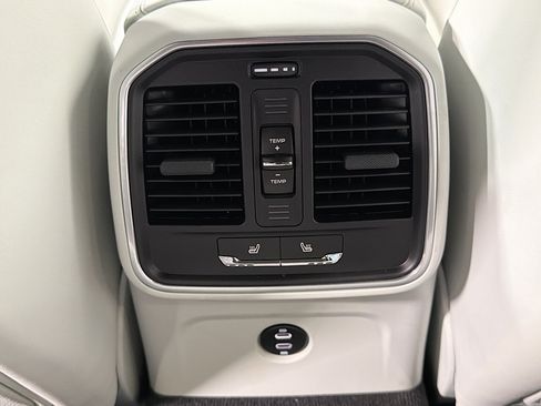Certified 2026 Porsche Macan AWD/4WD image 20