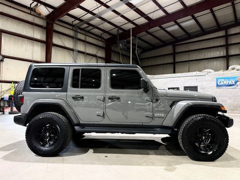 Used 2021 Jeep Wrangler Unlimited Sahara AWD/4WD image 4