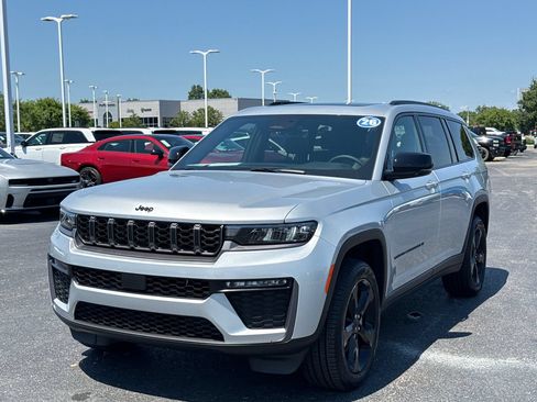 Used 2026 Jeep Grand Cherokee L Limited w/ Limited Altitude Package AWD/4WD image 8