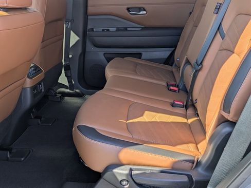 Used 2025 Nissan Pathfinder Platinum w/ Cargo Package image 18