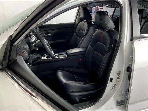 Used 2024 Nissan Sentra SR w/ SR Premium Package image 35