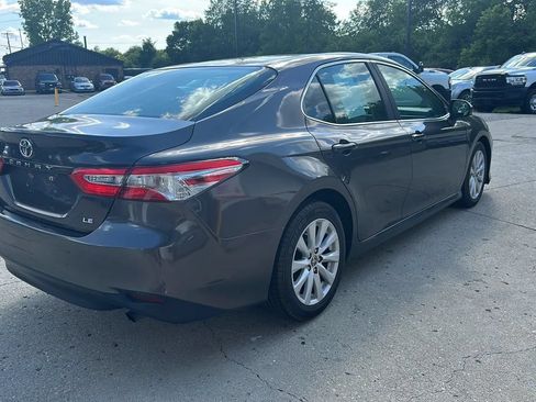 Used 2018 Toyota Camry LE FWD image 5