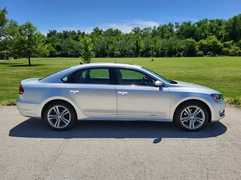 Used 2012 Volkswagen Passat 3.6 SEL Premium FWD image 6