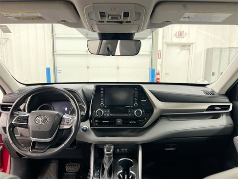 Used 2022 Toyota Highlander XLE image 10