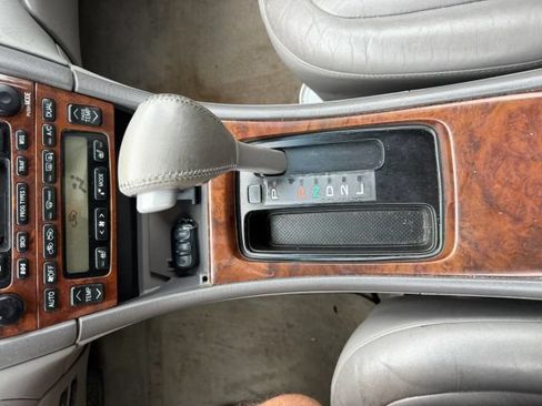 Used 2000 Toyota Avalon XL FWD image 23