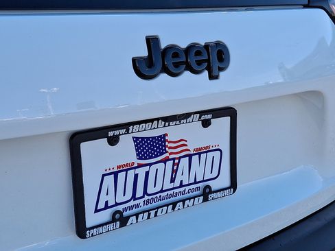 Used 2021 Jeep Cherokee Latitude Plus image 29