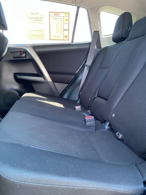 Used 2018 Toyota RAV4 LE AWD/4WD image 16