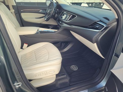 Used 2022 Buick Enclave Avenir w/ Avenir Technology Package image 11