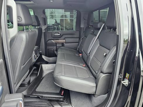 Used 2022 GMC Sierra 3500 Denali w/ Denali Black Diamond Edition AWD/4WD image 19