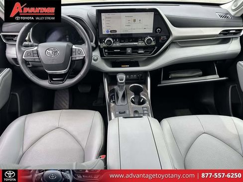 Used 2023 Toyota Highlander Limited AWD/4WD image 18