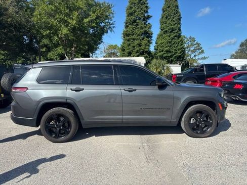 Used 2023 Jeep Grand Cherokee L Laredo RWD image 4