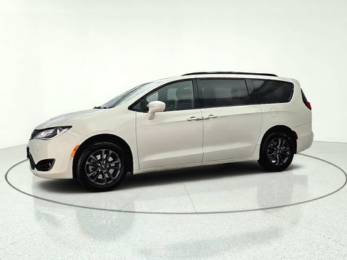 Used 2020 Chrysler Pacifica Touring-L w/ Advanced Safetytec Group AWD/4WD image 4