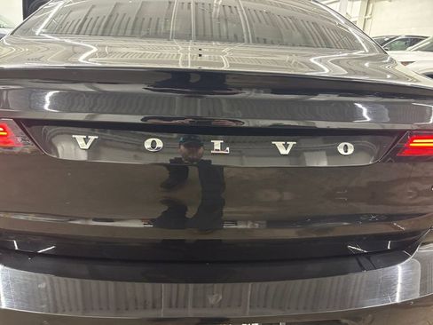 Certified 2025 Volvo S90 B6 Ultra w/ Lounge Package image 32