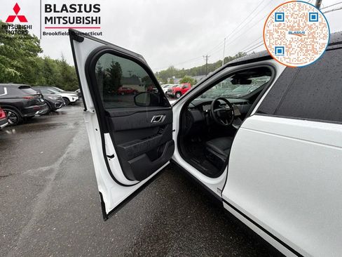 Used 2025 Land Rover Range Rover Velar Dynamic SE AWD/4WD image 22