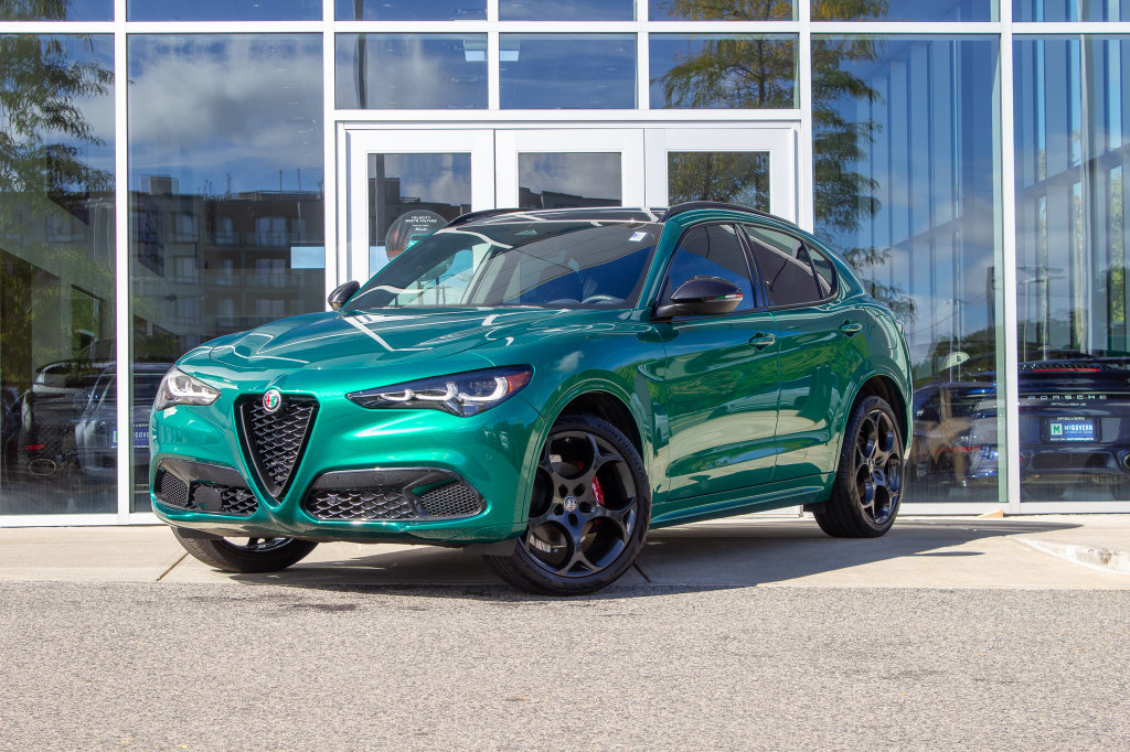 Used 2025 Alfa Romeo Stelvio Tributo Italiano w/ Active Assist Plus Package AWD/4WD image 1