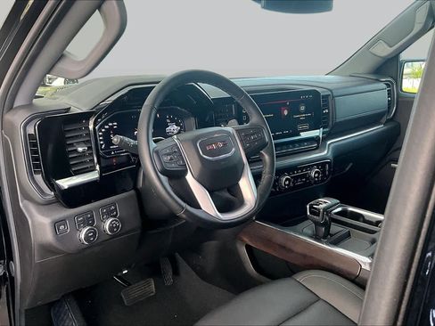 Used 2024 GMC Sierra 1500 SLT AWD/4WD image 18