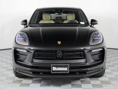 Certified 2025 Porsche Macan image 10