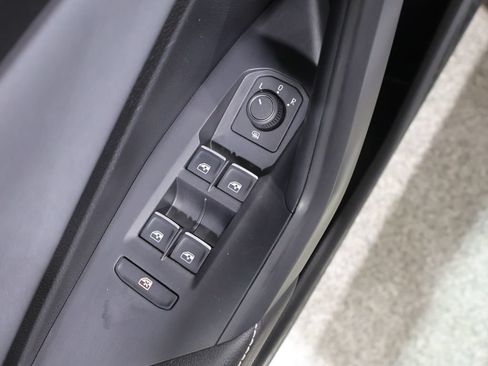 Used 2025 Volkswagen Jetta SE FWD image 15