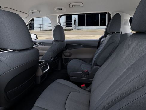 New 2026 Kia Carnival LX image 18