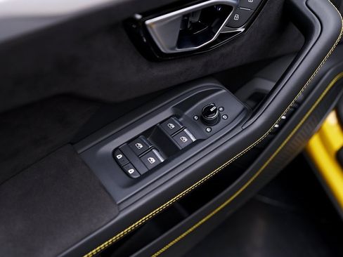 Used 2021 Lamborghini Urus image 37