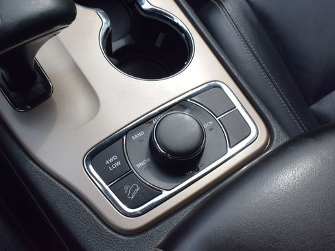 Used 2014 Jeep Grand Cherokee Limited AWD/4WD image 25