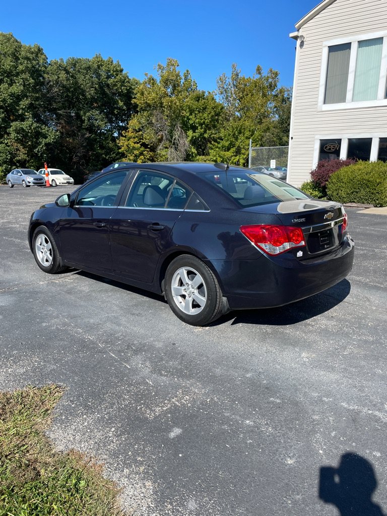 Used 2016 Chevrolet Cruze LT w/ Technology Package FWD image 3