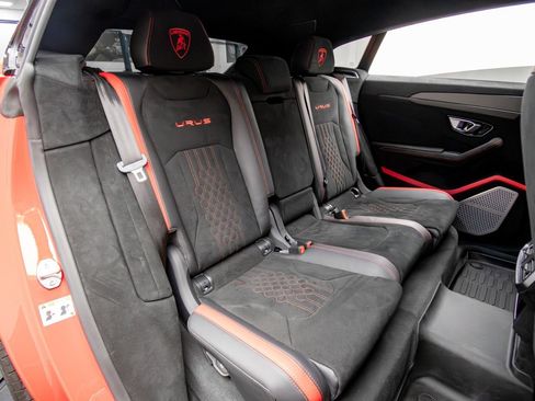 Used 2024 Lamborghini Urus Performante AWD/4WD image 18