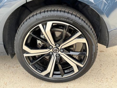 Certified 2023 Volvo XC60 B6 Ultimate w/ Climate Package image 8