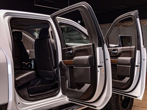 Used 2022 GMC Sierra 3500 Denali w/ Denali Ultimate Package image 29