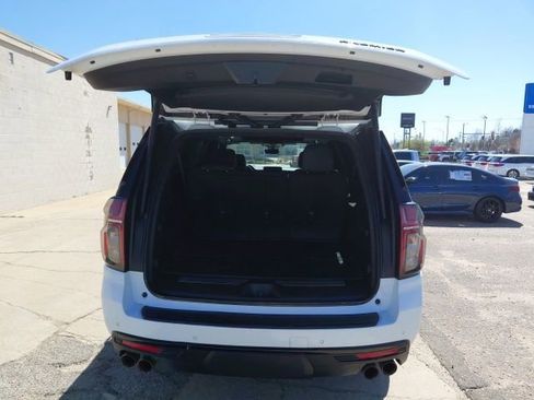 Used 2023 Chevrolet Suburban Premier AWD/4WD image 37