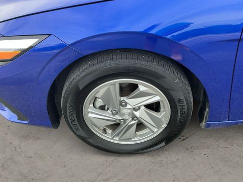 Used 2025 Hyundai Elantra SE FWD image 14