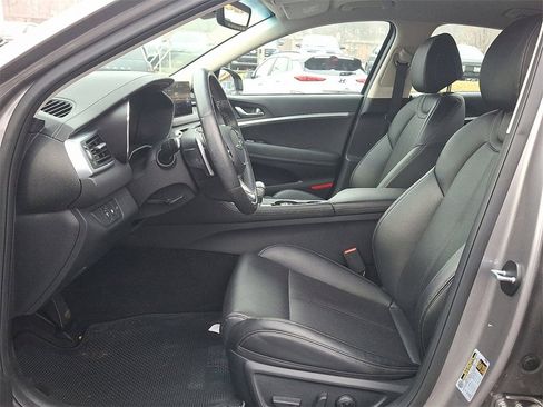 Used 2023 Genesis G70 2.0T image 14