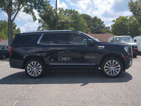 Used 2023 GMC Yukon Denali w/ Denali Reserve Package AWD/4WD image 9