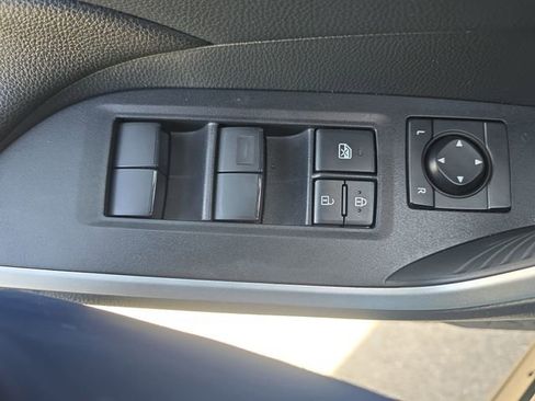 Used 2025 Toyota RAV4 LE AWD/4WD image 28
