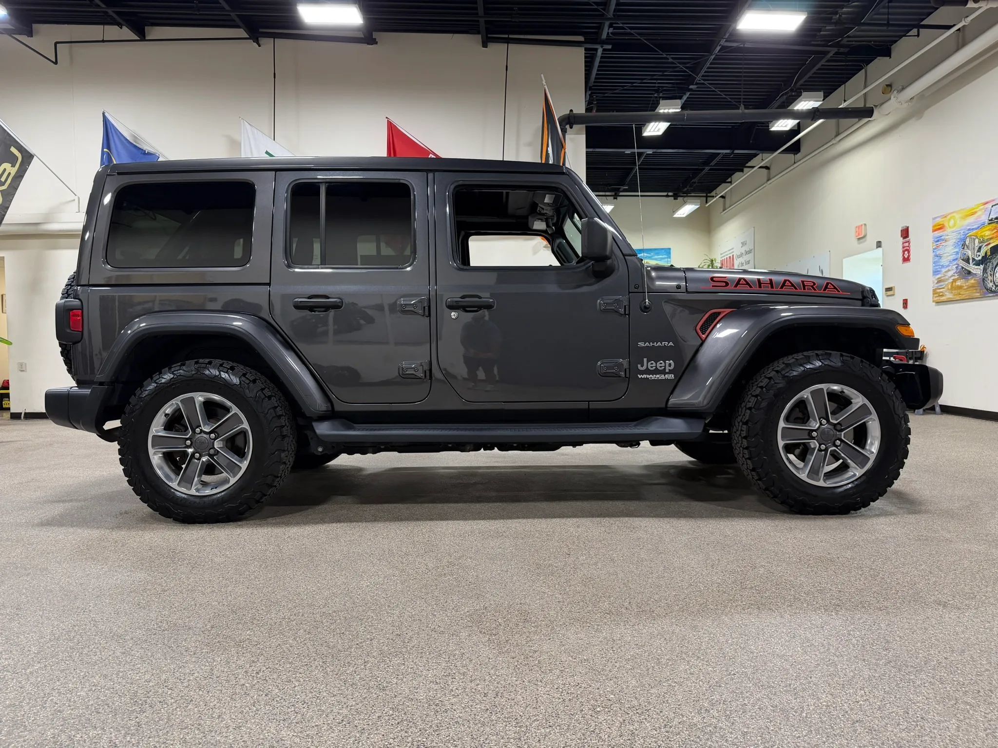 Used 2020 Jeep Wrangler Unlimited Sahara w/ Uconnect 4C Nav & Sound Group AWD/4WD image 4
