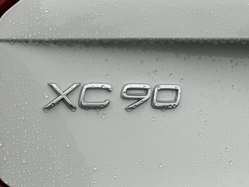 Used 2023 Volvo XC90 B6 Plus image 13