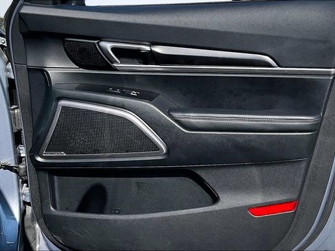 Used 2025 Kia Telluride S FWD image 17