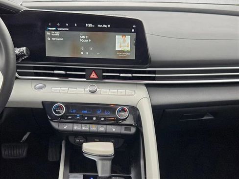 Used 2025 Hyundai Elantra Limited FWD image 14