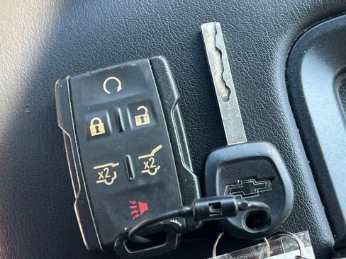 Used 2019 Chevrolet Suburban LT image 25