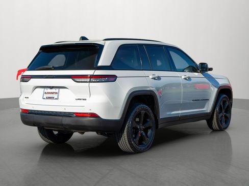Used 2023 Jeep Grand Cherokee Limited w/ Black Appearance Package AWD/4WD image 7