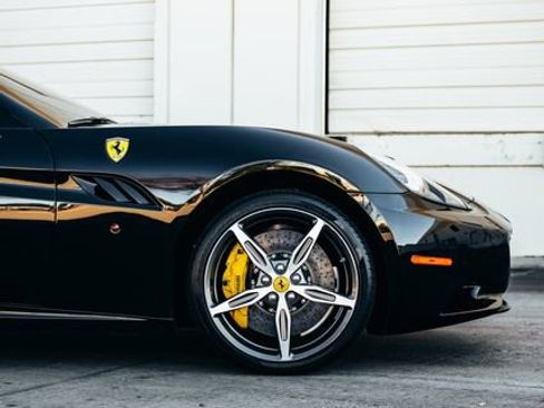 Used 2014 Ferrari California image 71